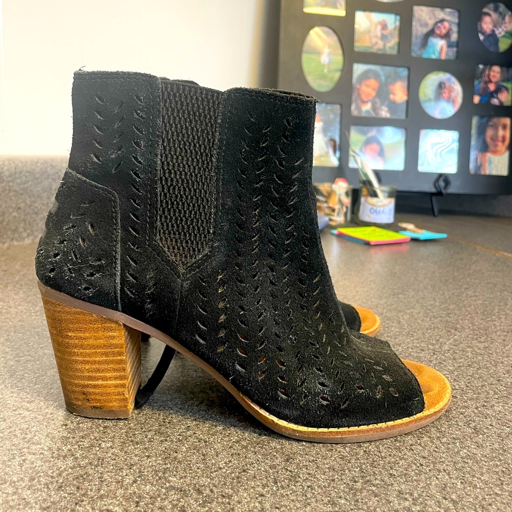 Tom suede booties super cute n comfy